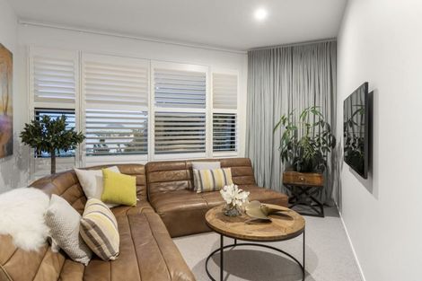 Photo of property in 86 Vipond Road, Stanmore Bay, Whangaparaoa, 0932