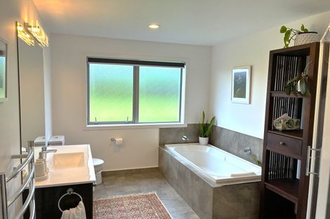 Photo of property in 24 Oakdale Drive, Kinloch, Taupo, 3377