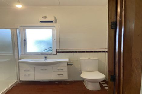 Photo of property in 492 Blockhouse Bay Road, Blockhouse Bay, Auckland, 0600