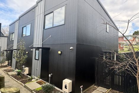 Photo of property in 7/37 Camelot Place, Glenfield, Auckland, 0629