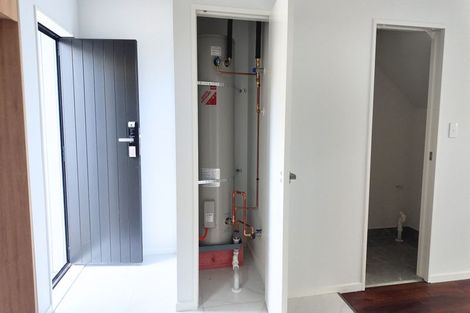 Photo of property in 44d Cyclarama Crescent, Massey, Auckland, 0614