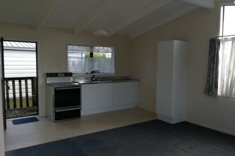 Photo of property in 43 Sunnyside Road, Sunnyvale, Auckland, 0612