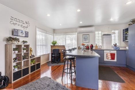 Photo of property in 8 Allington Road, Massey, Auckland, 0614