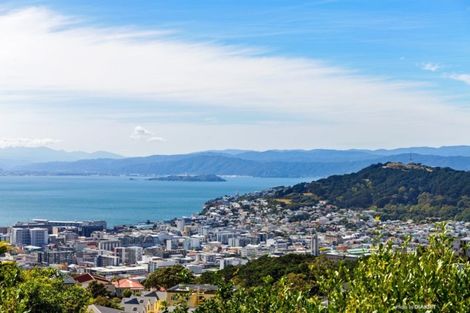 Photo of property in 18 Sugarloaf Road, Brooklyn, Wellington, 6021