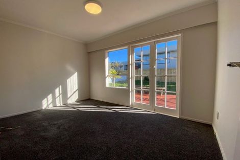 Photo of property in 92 Ravenwood Drive, Forrest Hill, Auckland, 0620