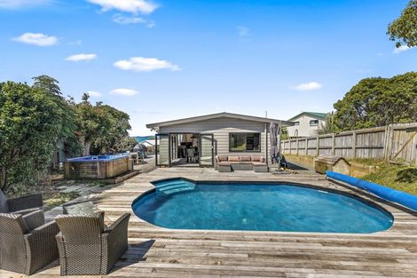 Photo of property in 23 Hinemoa Place, Snells Beach, 0920