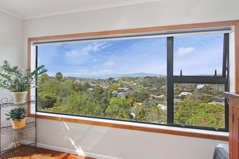 Photo of property in 164 Browns Bay Road, Murrays Bay, Auckland, 0630