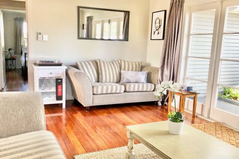 Photo of property in 5 Duncan Avenue, Te Atatu South, Auckland, 0610