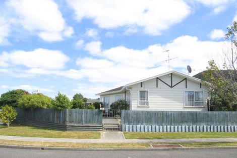 Photo of property in 17 Delaware Grove, Totara Park, Upper Hutt, 5018