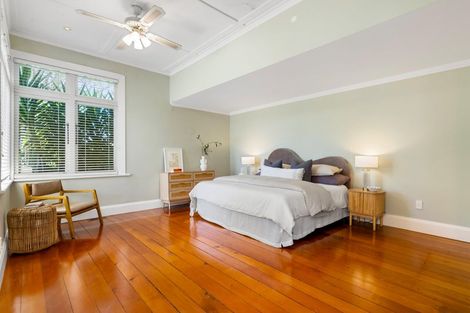 Photo of property in 8 Tiri Road, Milford, Auckland, 0620