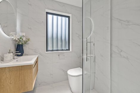 Photo of property in 1b Adelie Place, Murrays Bay, Auckland, 0630