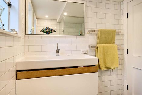 Photo of property in 10 Walter Road, Lowry Bay, Lower Hutt, 5013