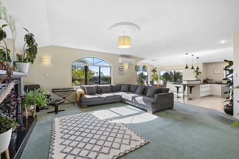 Photo of property in 4 Willow Place, Whalers Gate, New Plymouth, 4310
