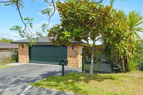 Photo of property in 21 Ginders Drive, Massey, Auckland, 0614