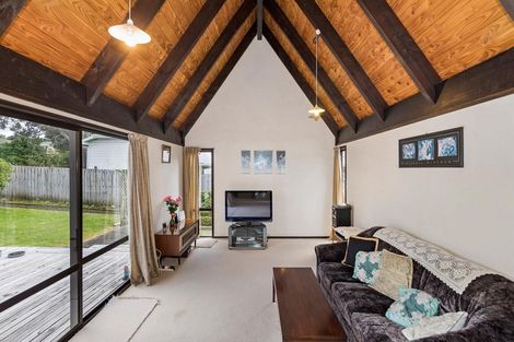 Photo of property in 6 Fairfax Avenue, Northcote, Auckland, 0627