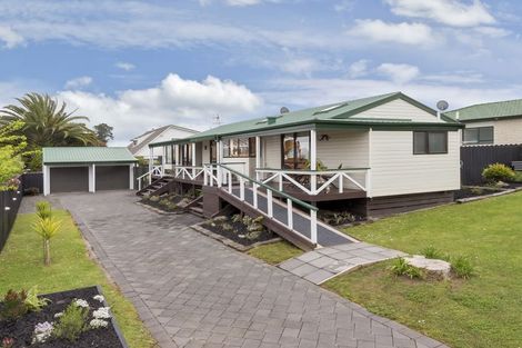 Photo of property in 27 Parramatta Place, Botany Downs, Auckland, 2010