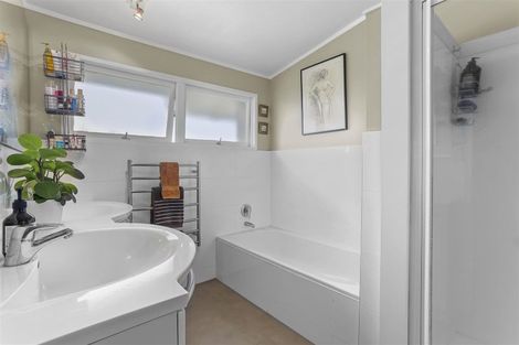 Photo of property in 1/51 East Coast Road, Milford, Auckland, 0620