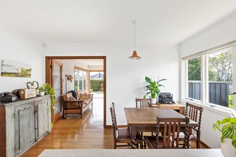 Photo of property in 26 Durham Street, Te Atatu Peninsula, Auckland, 0610