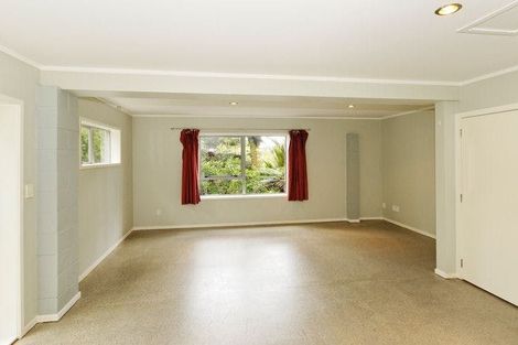 Photo of property in 66 Rauhuia Crescent, Parau, Auckland, 0604