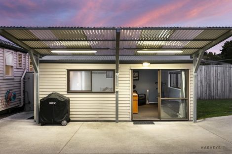 Photo of property in 42 Castleford Street, Green Bay, Auckland, 0604
