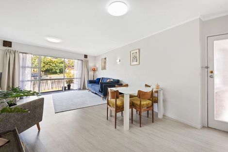 Photo of property in 2/1 Ribblesdale Road, Henderson, Auckland, 0612