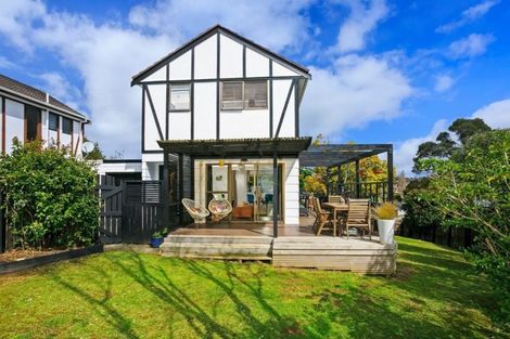 Photo of property in 2/7 Wilkinson Way, Browns Bay, Auckland, 0630