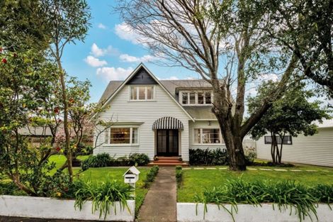 Photo of property in 6 Montgomery Terrace, Hokowhitu, Palmerston North, 4410