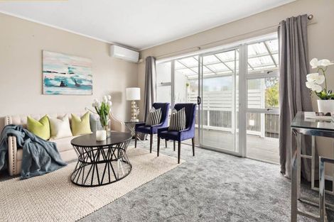 Photo of property in 2/118 Lynwood Road, New Lynn, Auckland, 0600