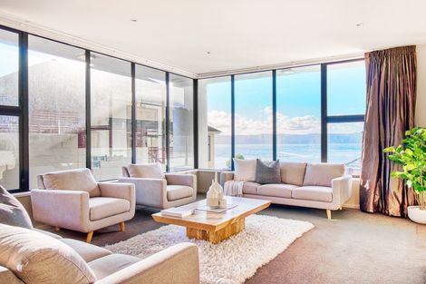 Photo of property in 20 Countess Close, Maupuia, Wellington, 6022