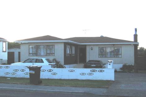 Photo of property in 48 Hepburn Road, Glendene, Auckland, 0602