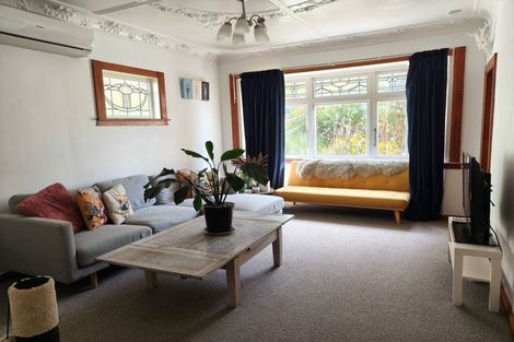 Photo of property in 17 Oku Street, Island Bay, Wellington, 6023