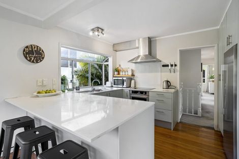 Photo of property in 12 Nicholson Place, Hillcrest, Auckland, 0627