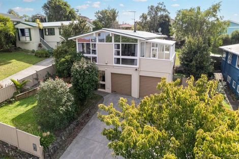 Photo of property in 9 Ellesmere Crescent, Pakuranga Heights, Auckland, 2010