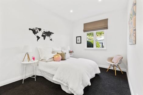 Photo of property in 203 Sutherland Road, Lyall Bay, Wellington, 6022