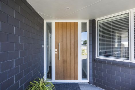 Photo of property in 15 Freedom Drive, Kelvin Grove, Palmerston North, 4414