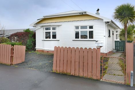 Photo of property in 172 Macandrew Road, South Dunedin, Dunedin, 9012