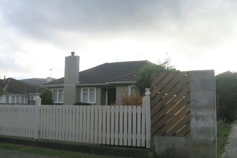 Photo of property in 5 Poole Crescent, Wainuiomata, Lower Hutt, 5014