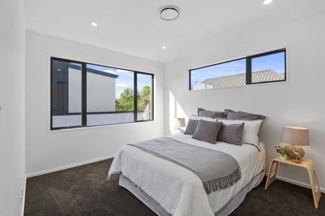 Photo of property in 21 Aikmans Road, Merivale, Christchurch, 8014