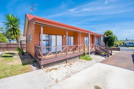 Photo of property in 14 De Quincey Terrace, Highland Park, Auckland, 2010