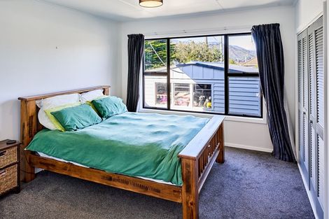 Photo of property in 15 Wright Street, Wainuiomata, Lower Hutt, 5014