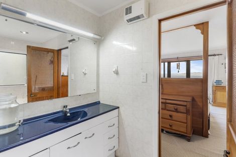 Photo of property in 16 Brigantine Drive, Beach Haven, Auckland, 0626