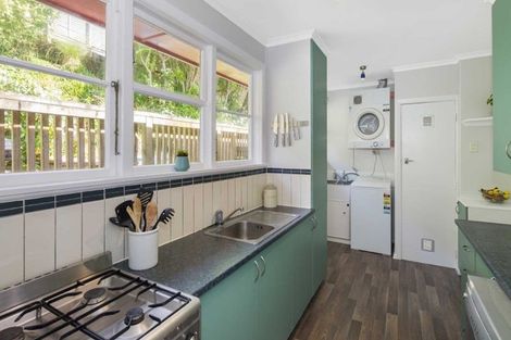 Photo of property in 102 Ruskin Road, Newlands, Wellington, 6037