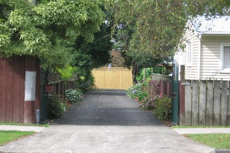 Photo of property in 8 Ranui Station Road, Ranui, Auckland, 0612