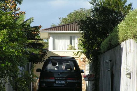 Photo of property in 2/13 Pine Ridge Terrace, Hauraki, Auckland, 0622