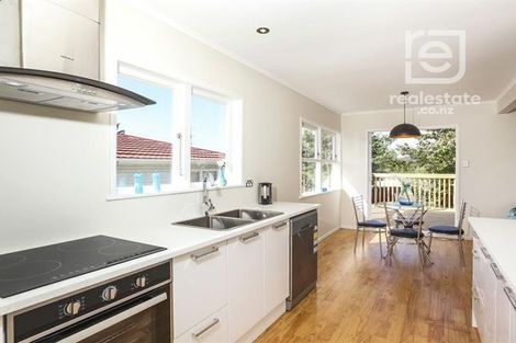 Photo of property in 90 Divich Avenue, Te Atatu South, Auckland, 0602