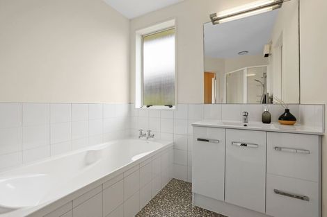 Photo of property in 2/23 Gamblins Road, Saint Martins, Christchurch, 8022