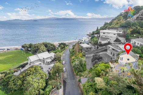 Photo of property in 15 Ferry Road, Days Bay, Lower Hutt, 5013
