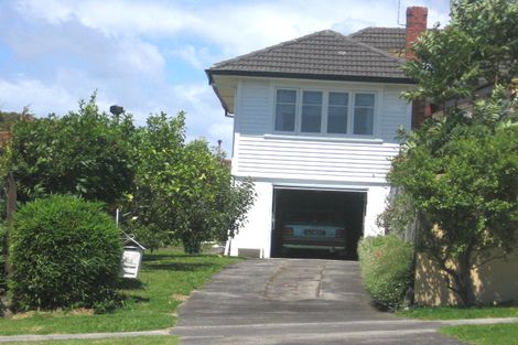 Photo of property in 72 Raleigh Road, Northcote, Auckland, 0627