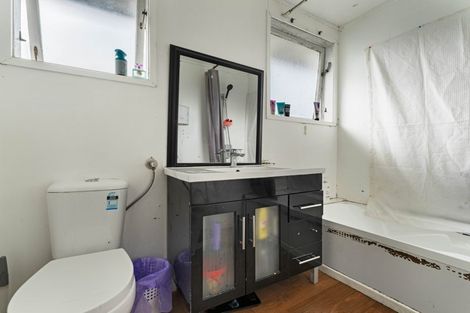 Photo of property in 39 Blake Road, Mangere East, Auckland, 2024