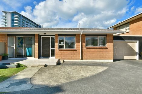 Photo of property in 2/24 Tamariki Avenue, Kelston, Auckland, 0602